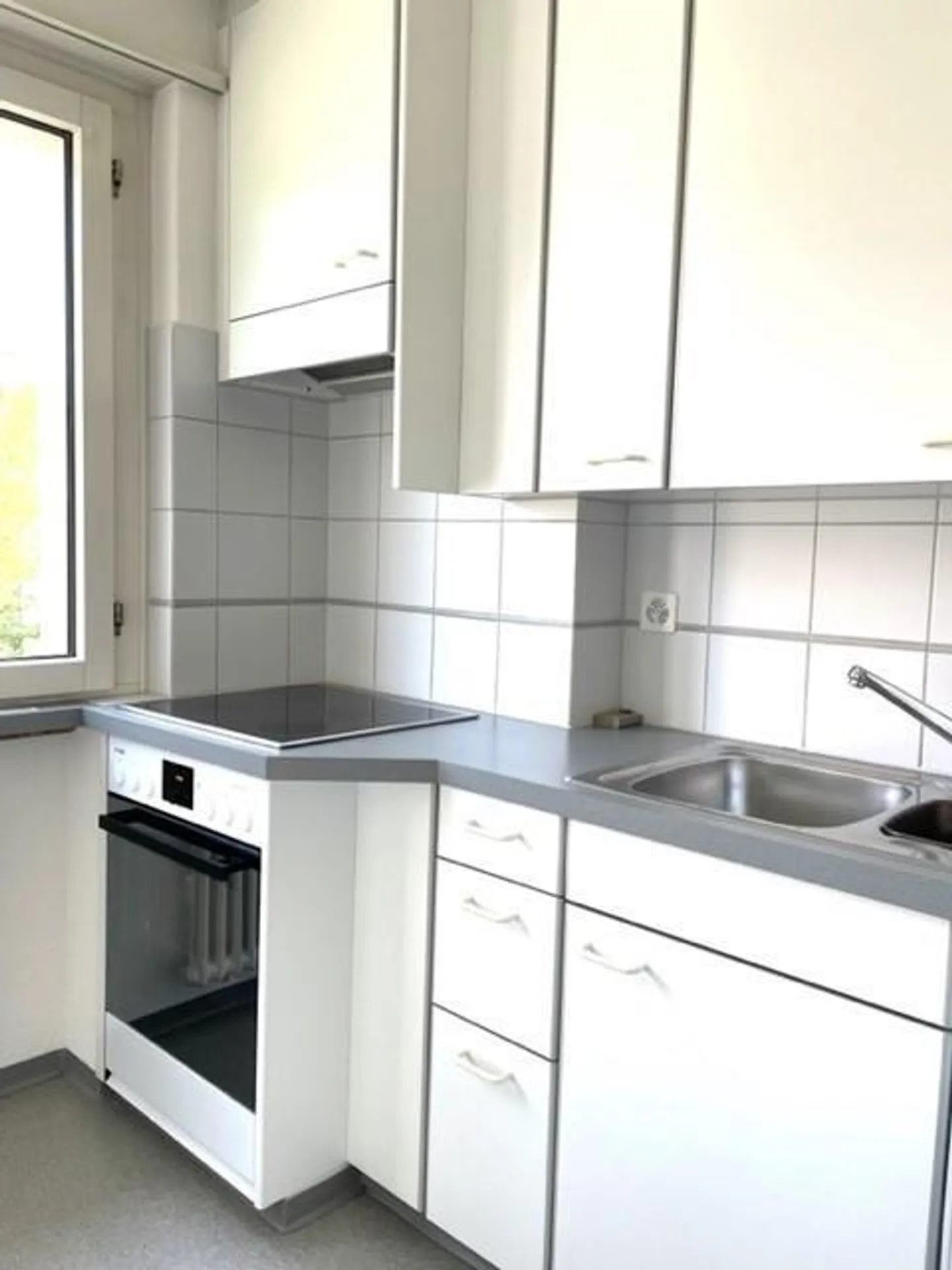 Luminoso appartamento di 3 stanze a Wettingen - Foto 2 di 9