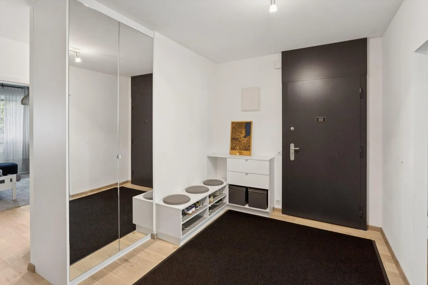 Spacious and bright crossing apartment - Photo 5 of 12