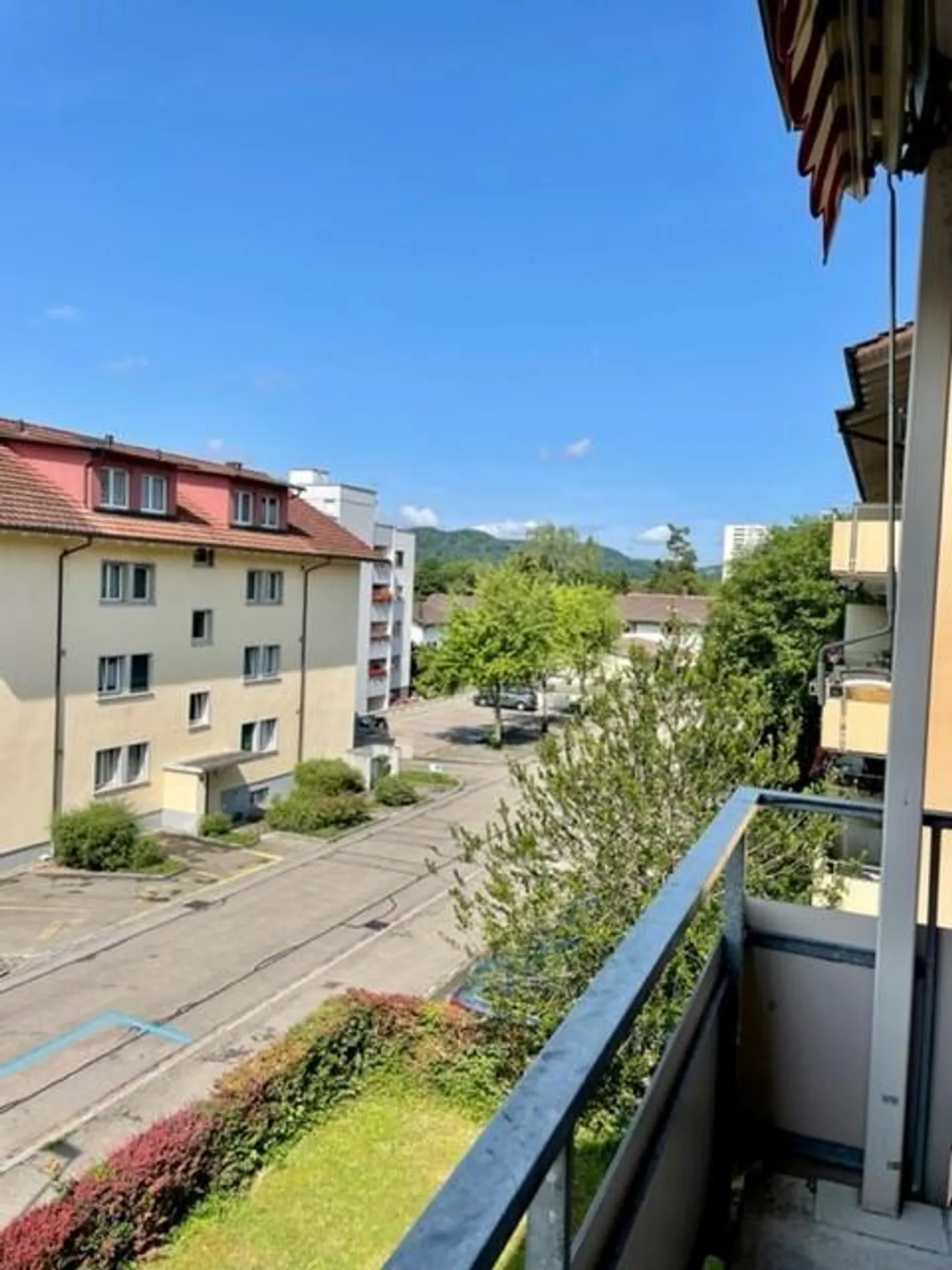 Luminoso appartamento di 3 stanze a Wettingen - Foto 9 di 9