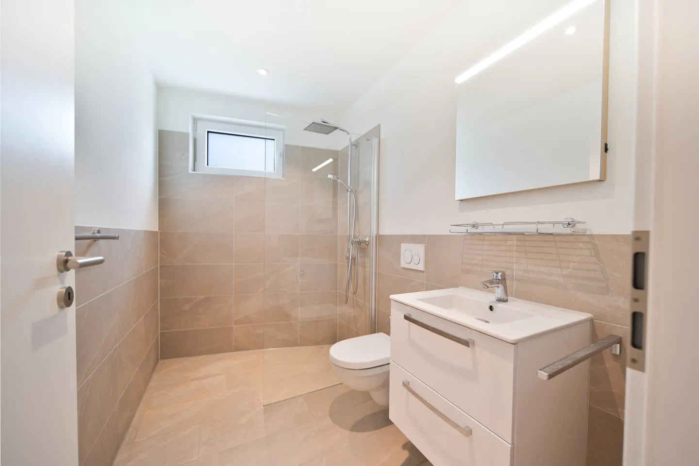 Stunning View, 3.5 Room Apartment - Photo 7 of 12