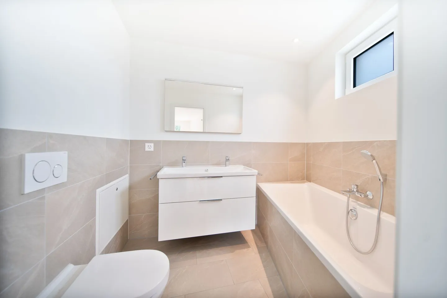 Stunning View, 3.5 Room Apartment - Photo 8 of 12