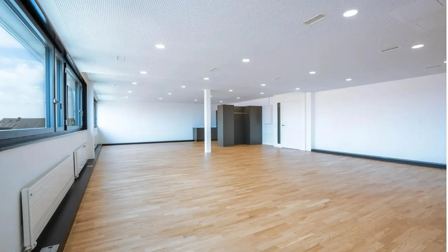 Commercial à louer, Adlerstrasse 1, à Dübendorf, Suisse - Photo 9 sur 13