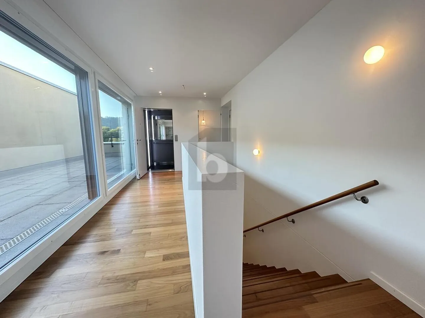 DIRECT LIFT ACCESS WITH LARGE TERRACES - Photo 1 of 6