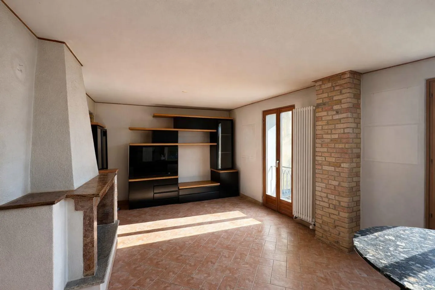 Appartement caractéristique de 2,5 pièces dans une zone desservie - Photo 4 sur 13