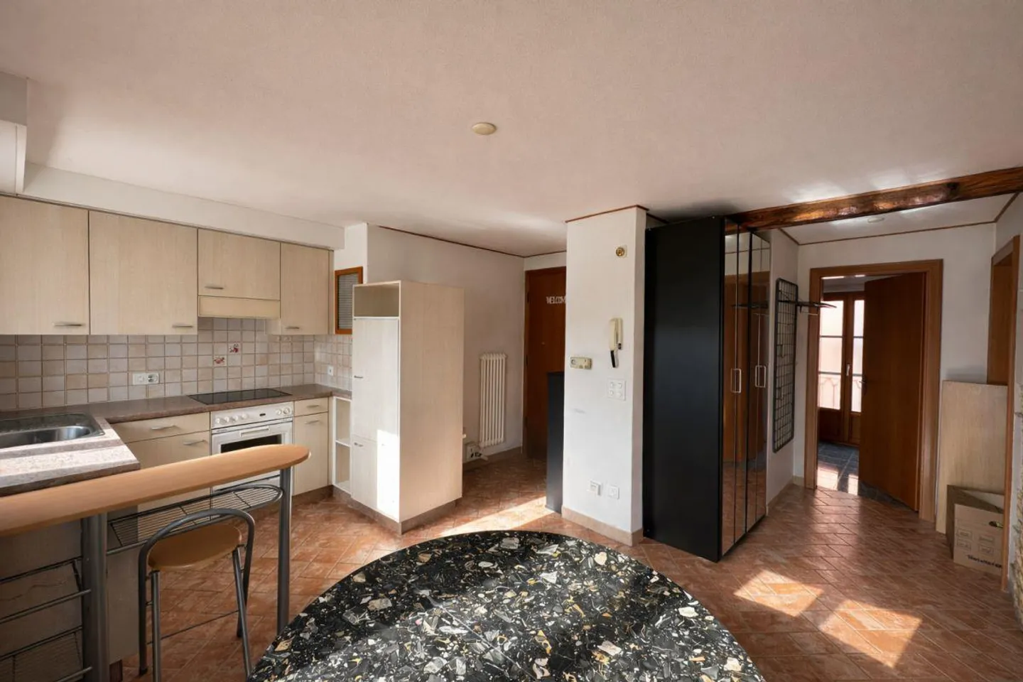 Appartement caractéristique de 2,5 pièces dans une zone desservie - Photo 8 sur 13