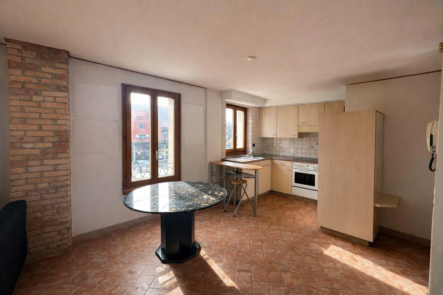Appartement caractéristique de 2,5 pièces dans une zone desservie - Photo 9 sur 13