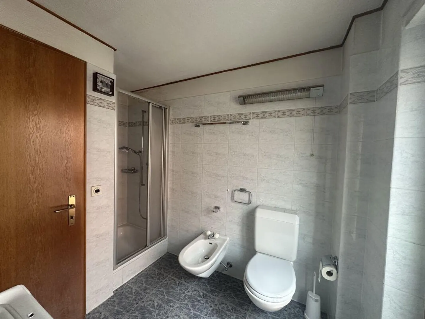 Appartement caractéristique de 2,5 pièces dans une zone desservie - Photo 12 sur 13