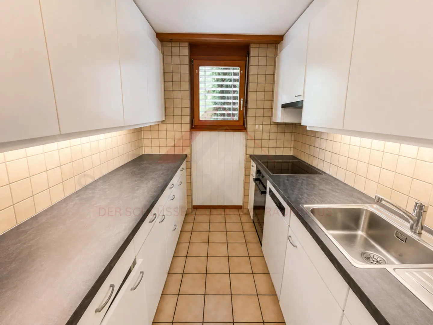 4.5-Room Apartment with Mountain Panorama, Two Balconies & Swedish Stove in Frutigen - Photo 7 of 17