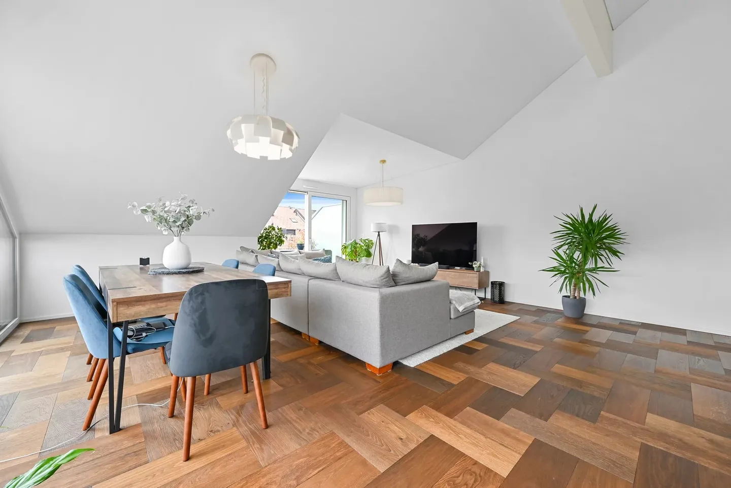 Beeindruckendes Penthouse mit Terrasse - Foto 2 von 13