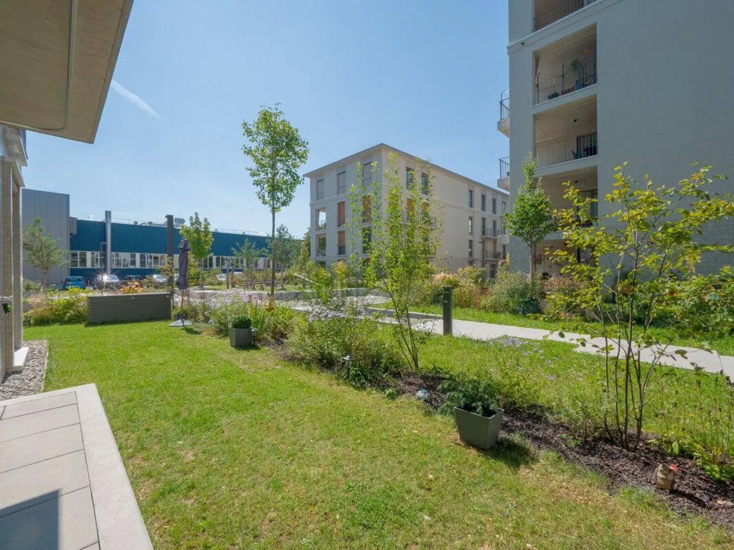 Vivere con giardino: nuovo appartamento di 4,5 stanze in posizione privilegiata - Foto 3 di 12