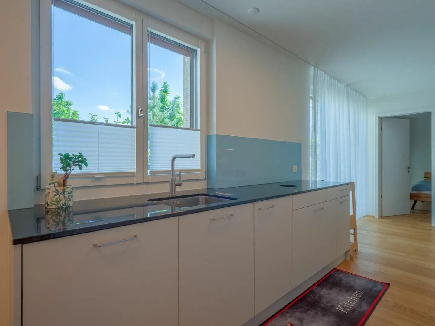 Vivere con giardino: nuovo appartamento di 4,5 stanze in posizione privilegiata - Foto 4 di 12