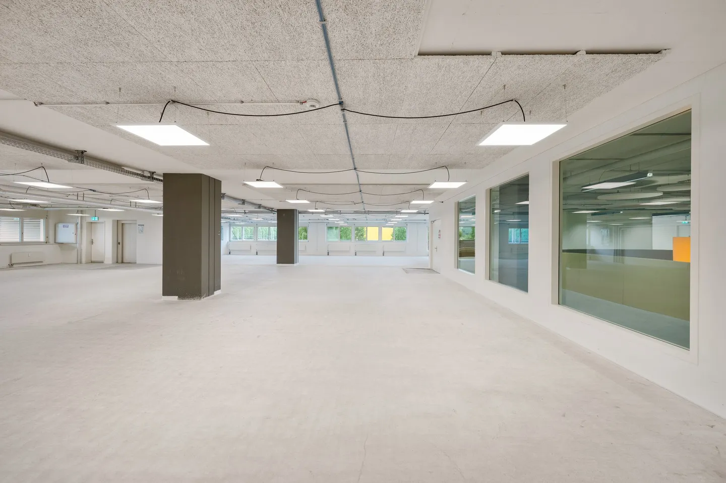 Office space for rent - Photo 2 of 8