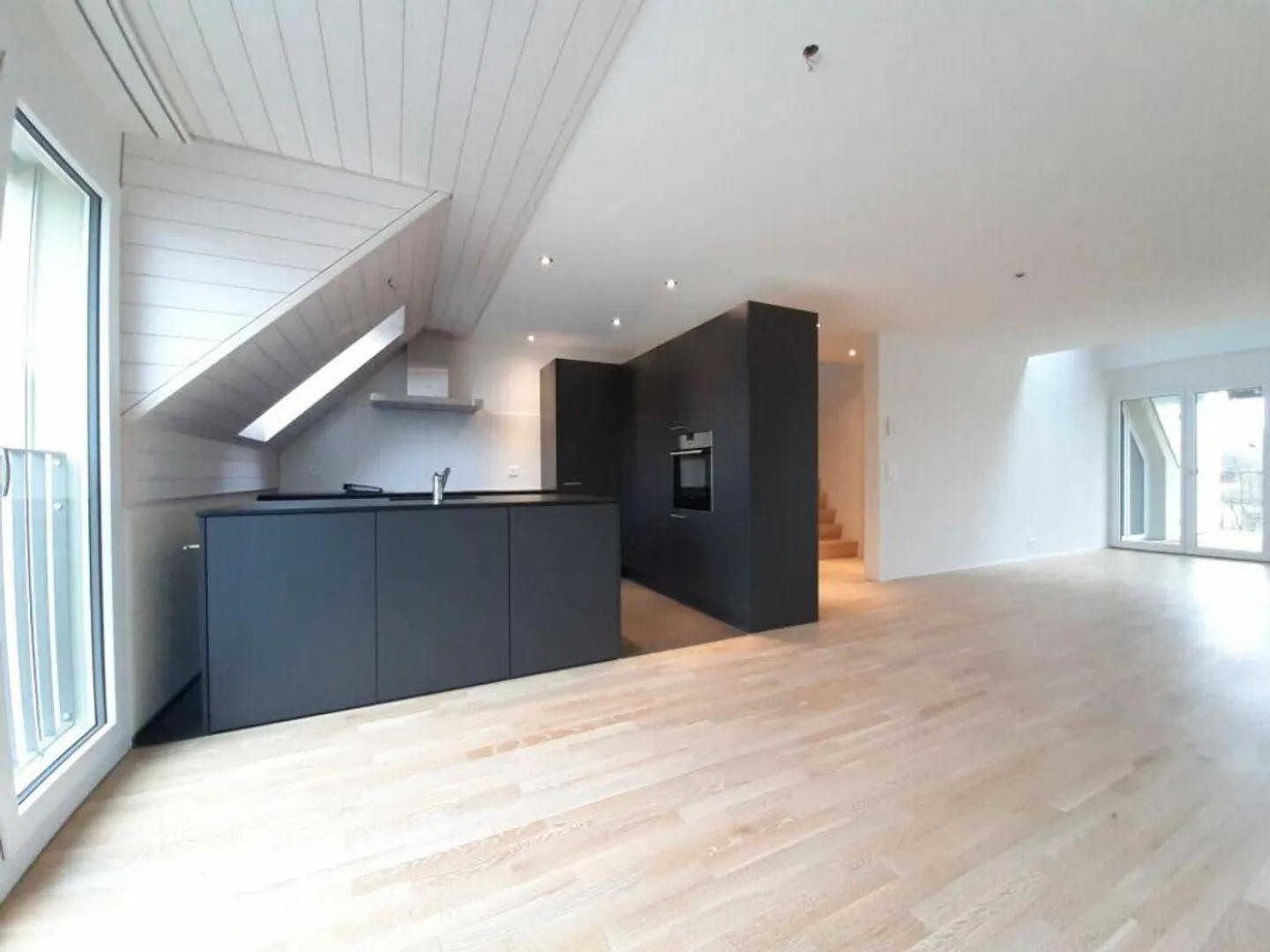 Grosszügige 4.5-Zimmer-Dachwohnung im Zentrum von Madiswil - Foto 1 von 8
