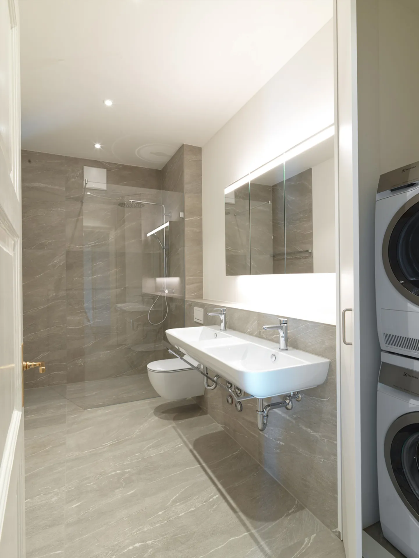 Stylish old building classic in Gellert - Photo 9 of 13