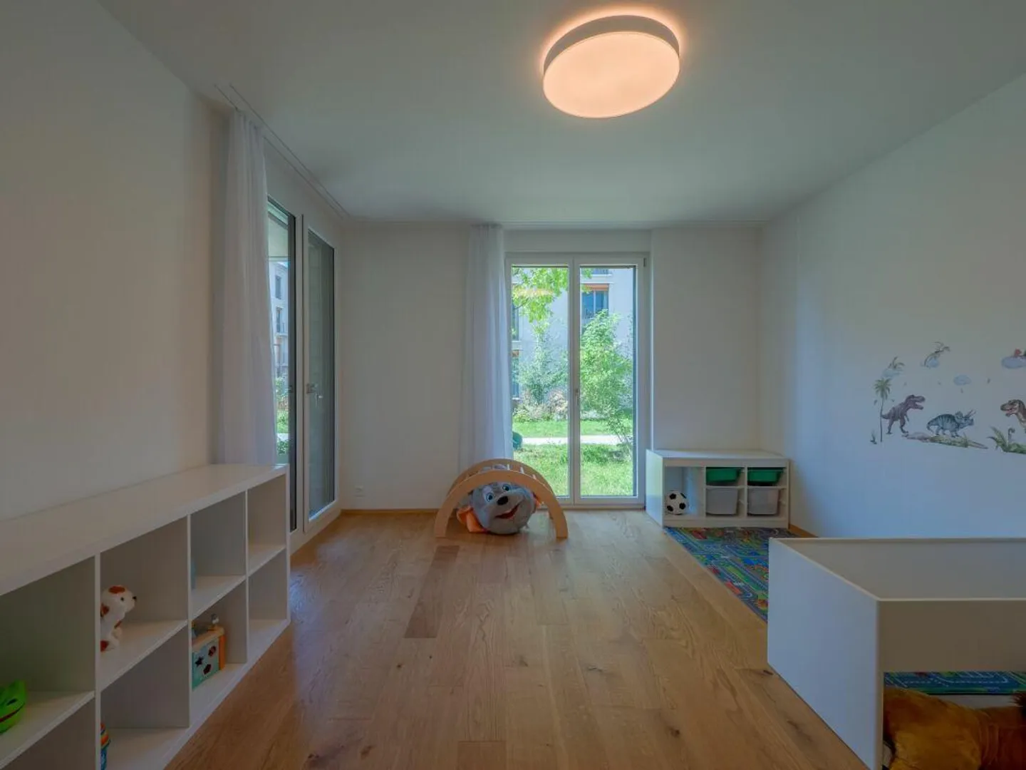 Vivere con giardino: nuovo appartamento di 4,5 stanze in posizione privilegiata - Foto 9 di 12