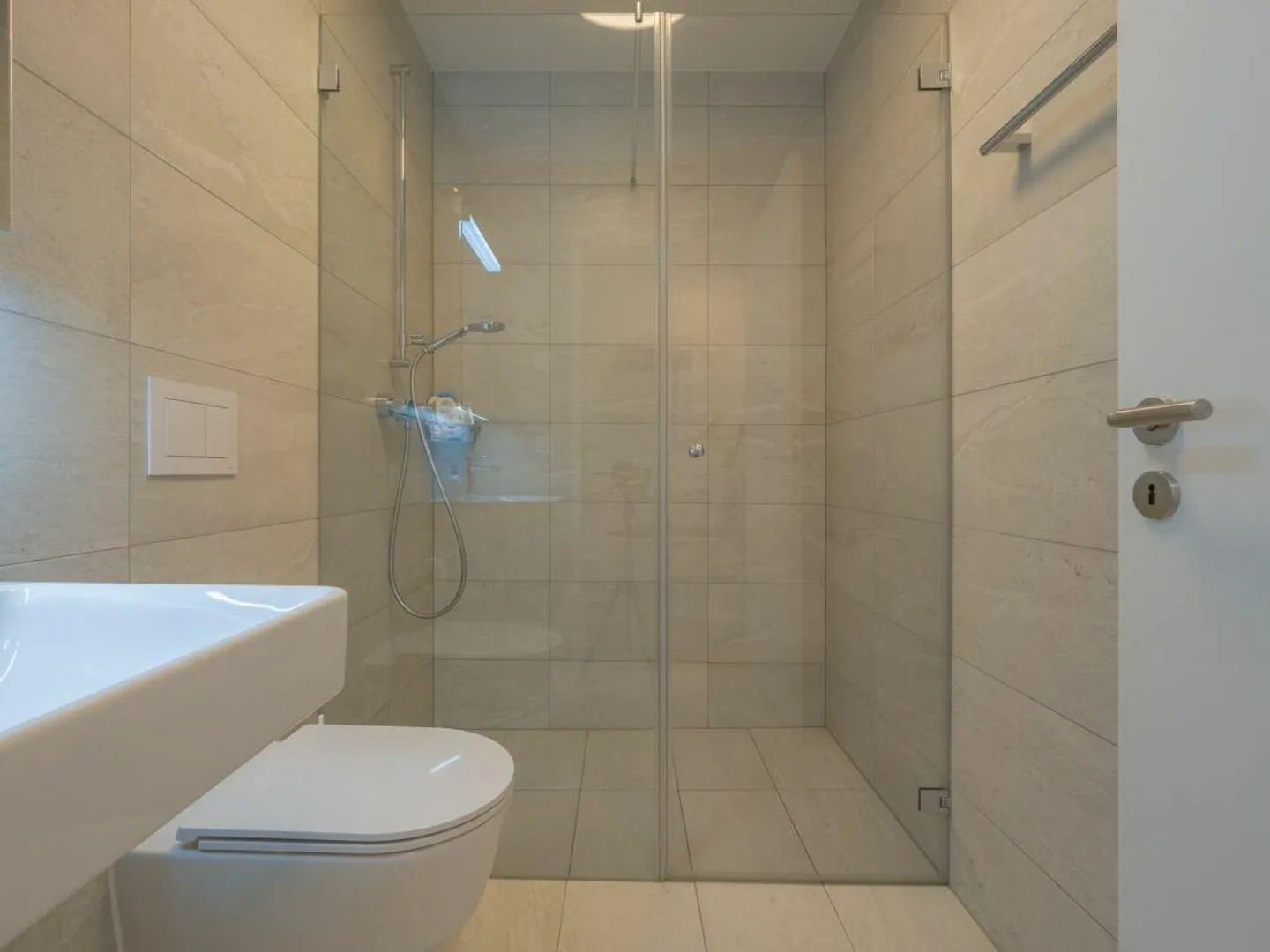 Vivere con giardino: nuovo appartamento di 4,5 stanze in posizione privilegiata - Foto 10 di 12