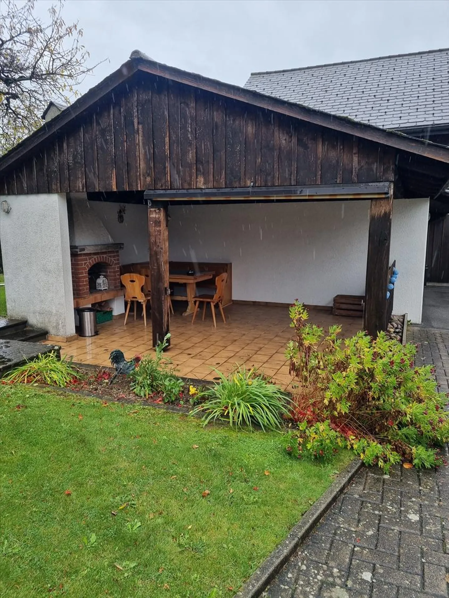 Charming 2.5-room attic apartment with plenty of light and view - Photo 1 of 7