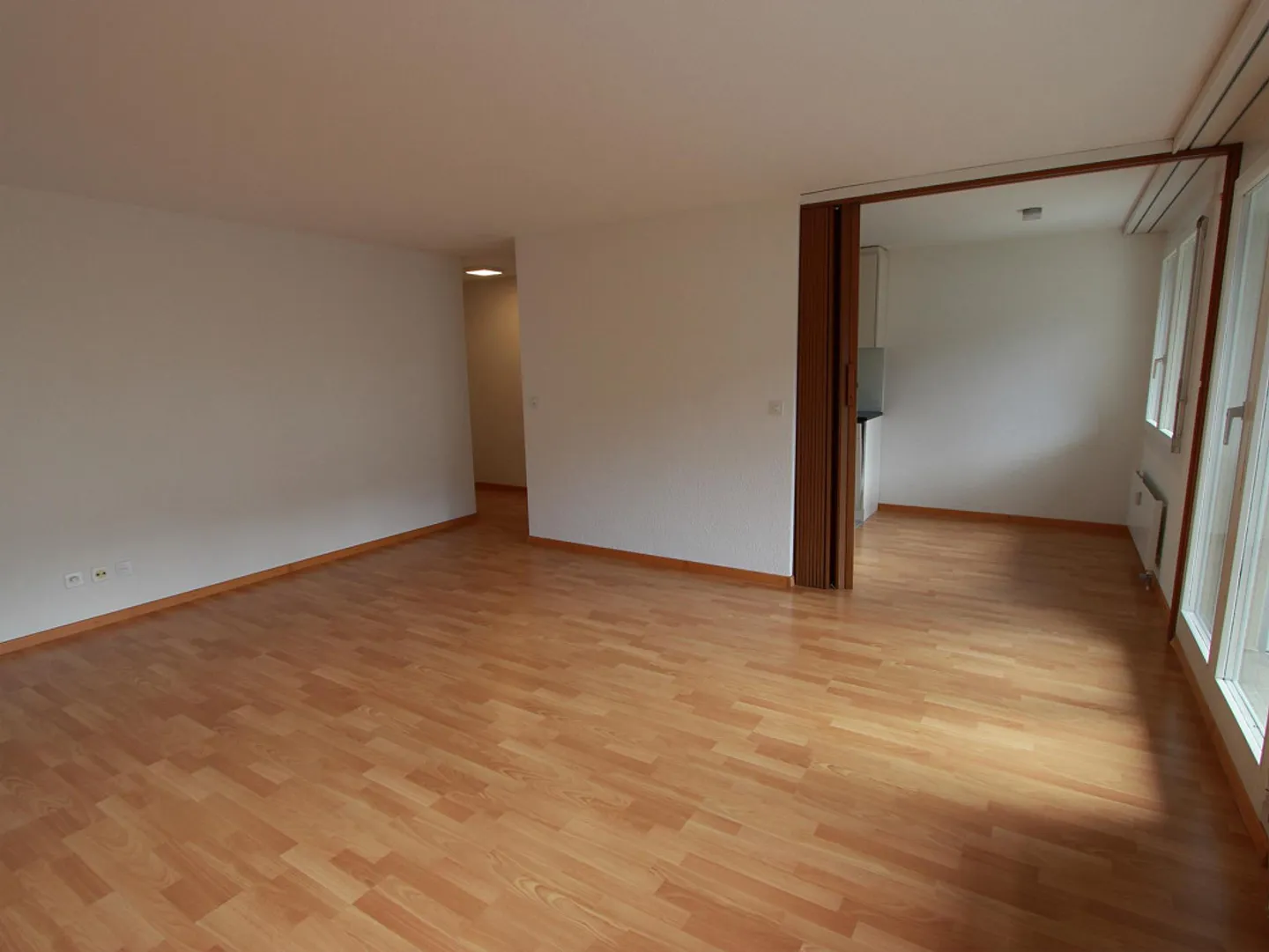 Teilsanierte 3.5-Zimmerwohnung an ruhiger Lage in Goldau - Foto 3 von 6