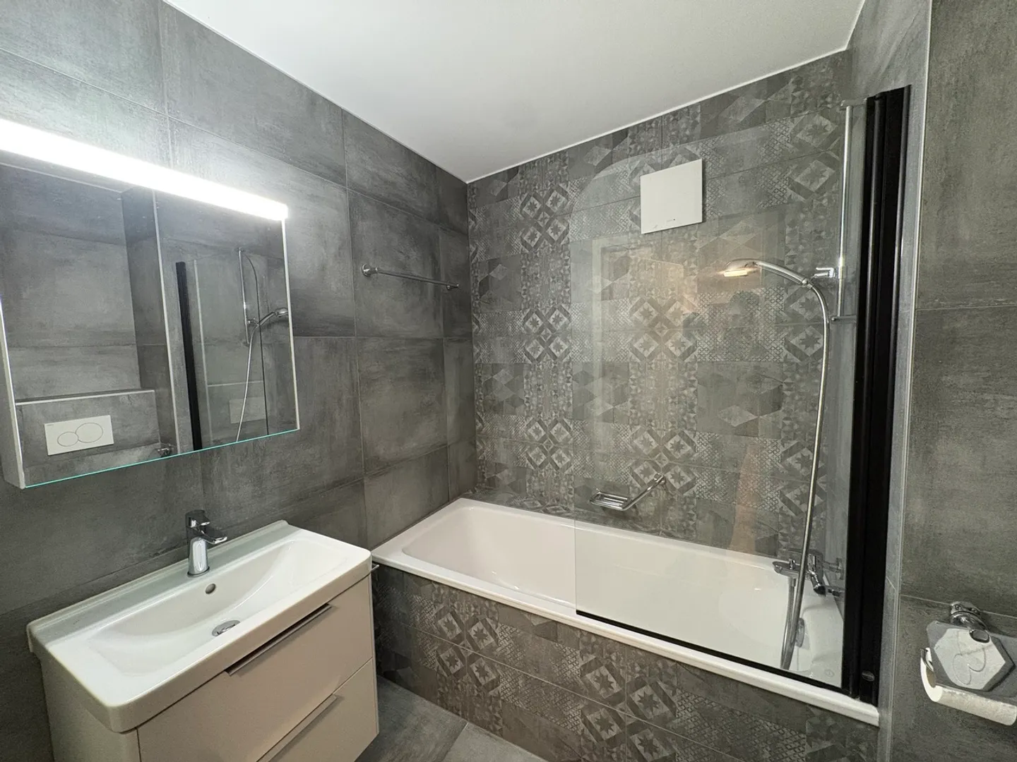 Appartement Charmant à Neyruz - Photo 3 sur 8