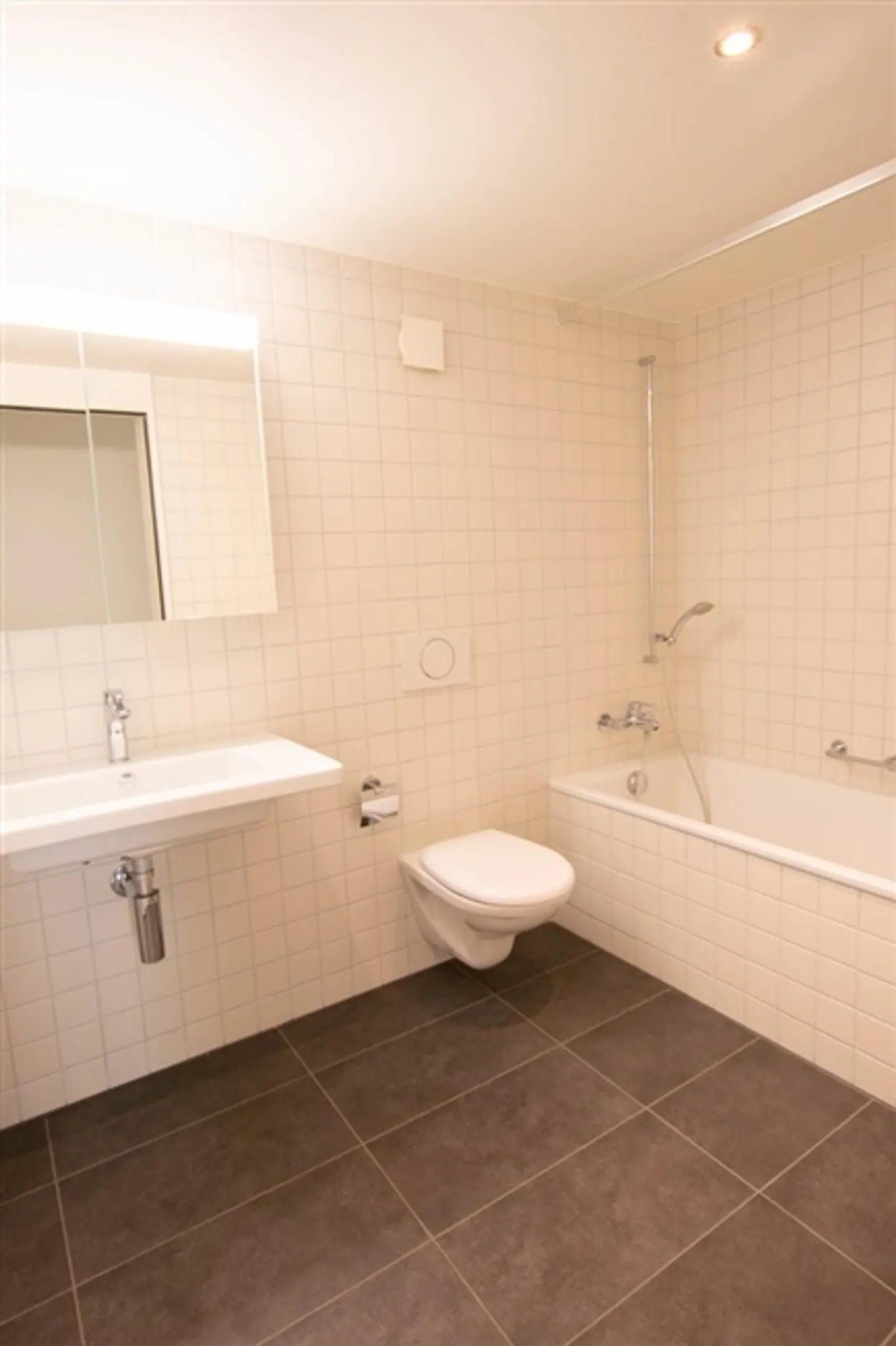 Modernes Apartment mit Garten - Foto 8 von 12