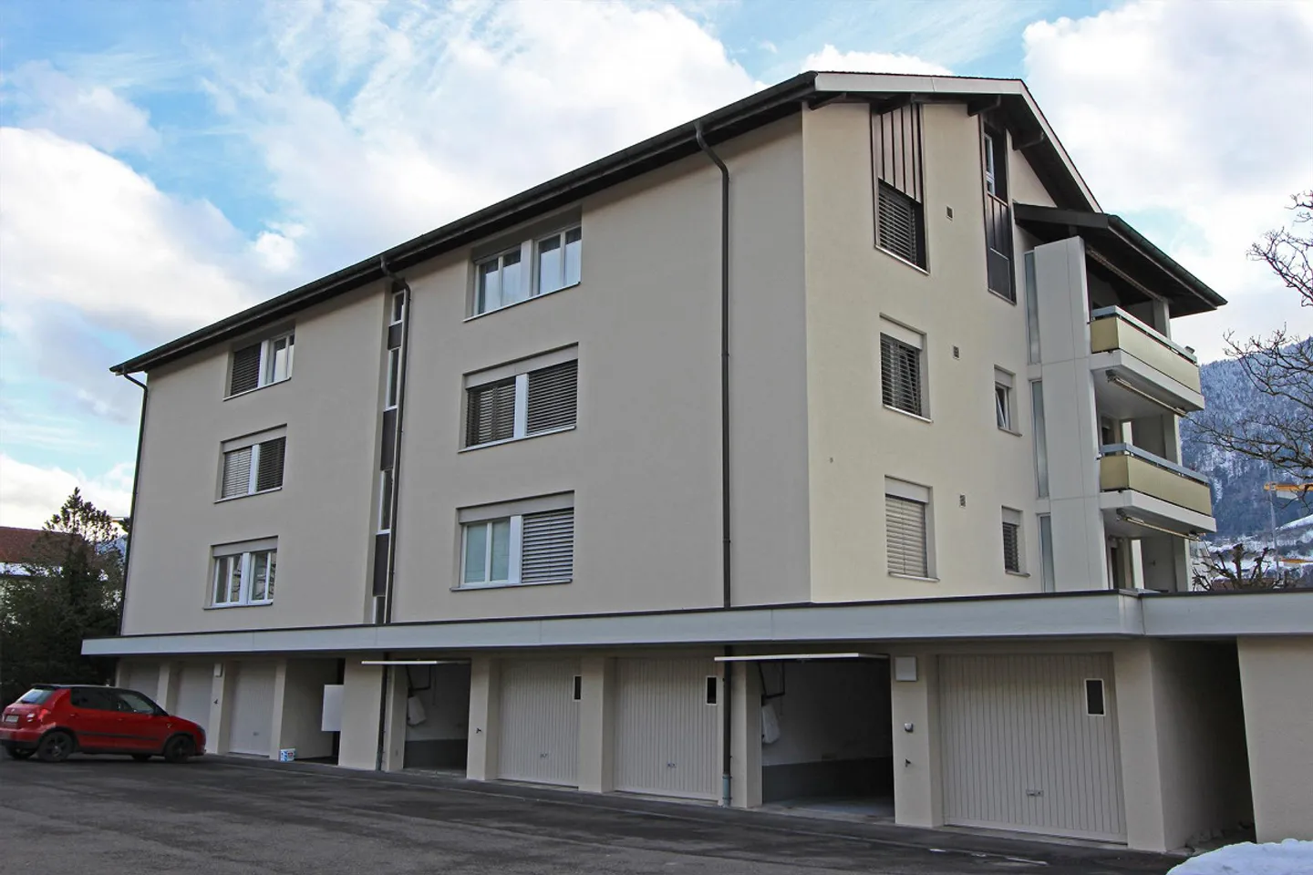 Teilsanierte 3.5-Zimmerwohnung an ruhiger Lage in Goldau - Foto 2 von 6