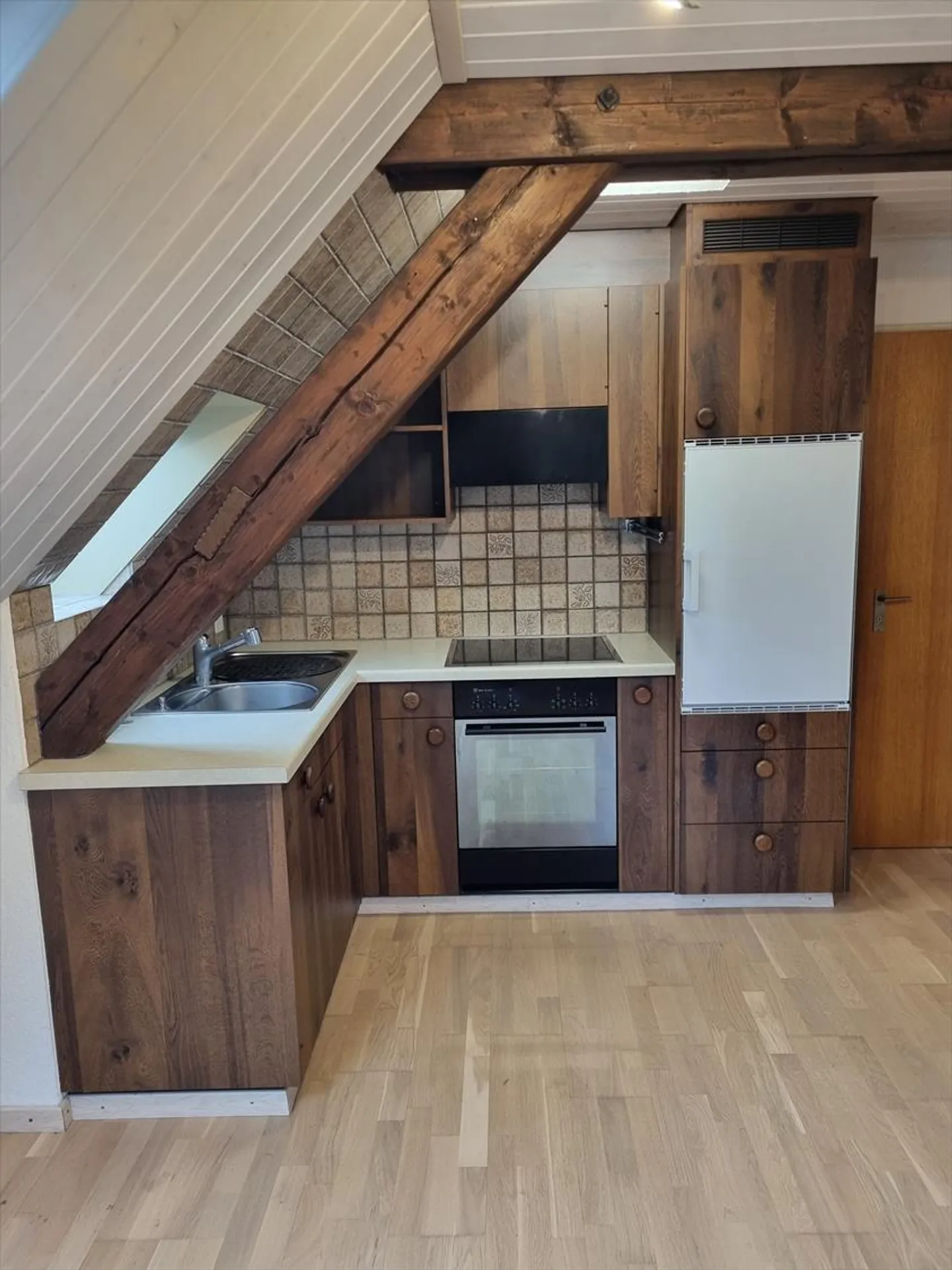 Charming 2.5-room attic apartment with plenty of light and view - Photo 4 of 7