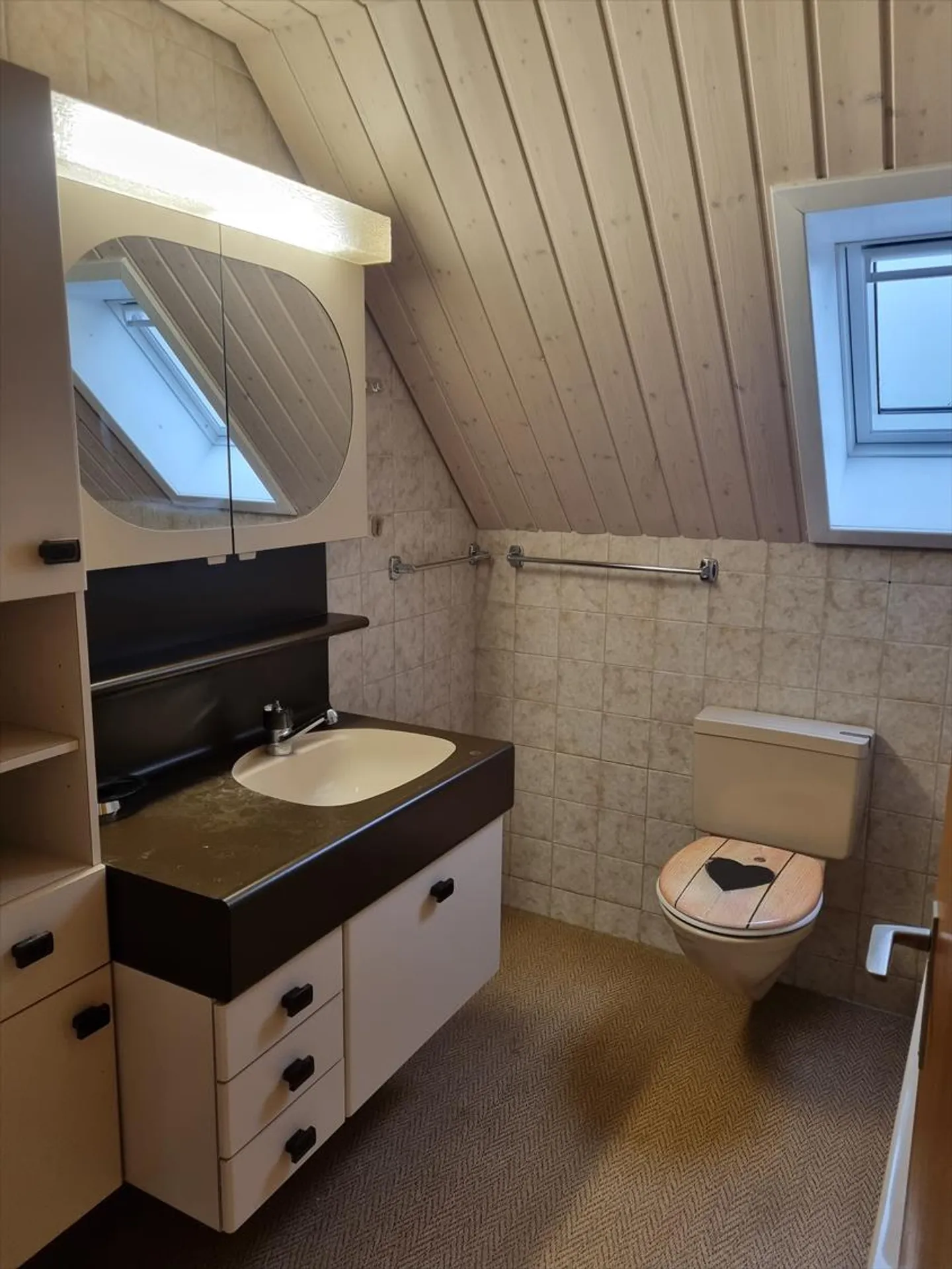 Charming 2.5-room attic apartment with plenty of light and view - Photo 6 of 7