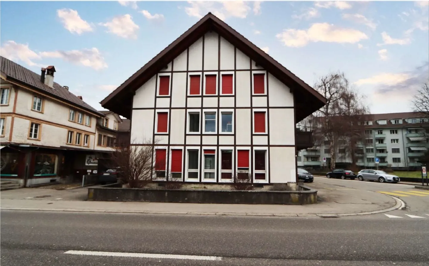 Investoren aufgepasst - Renditestarkes Mehrfamilienhaus in Burgdorf - Foto 1 von 2