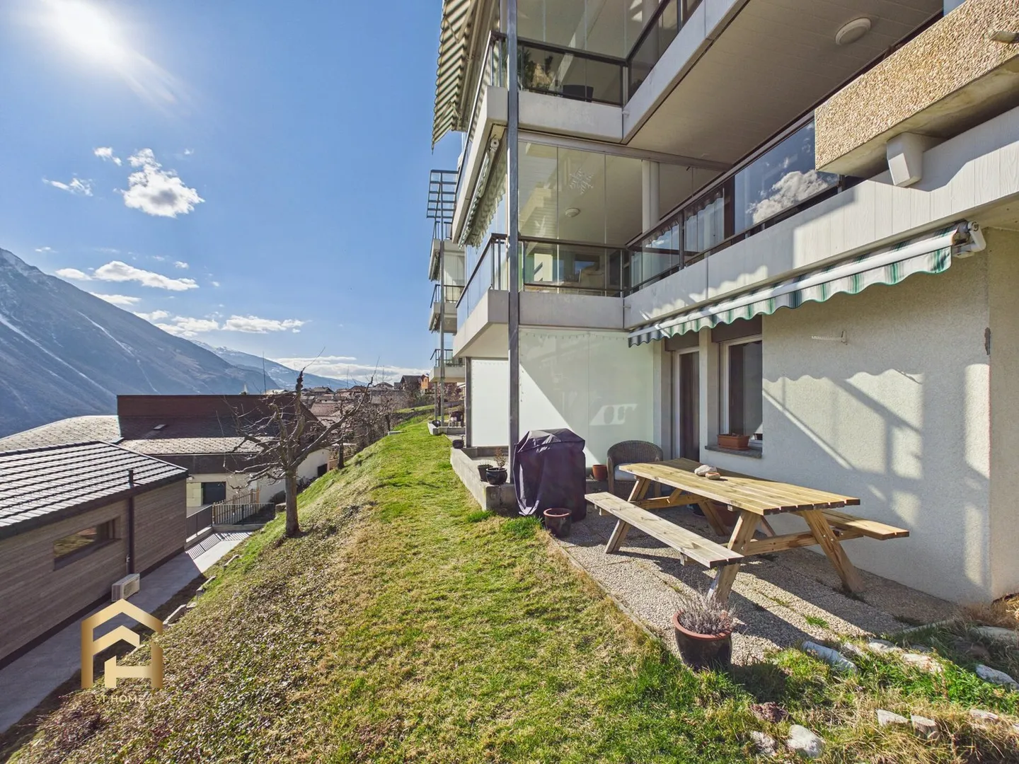 Sunny 2.5 room apartment with large terrace in Varen - Photo 12 of 13