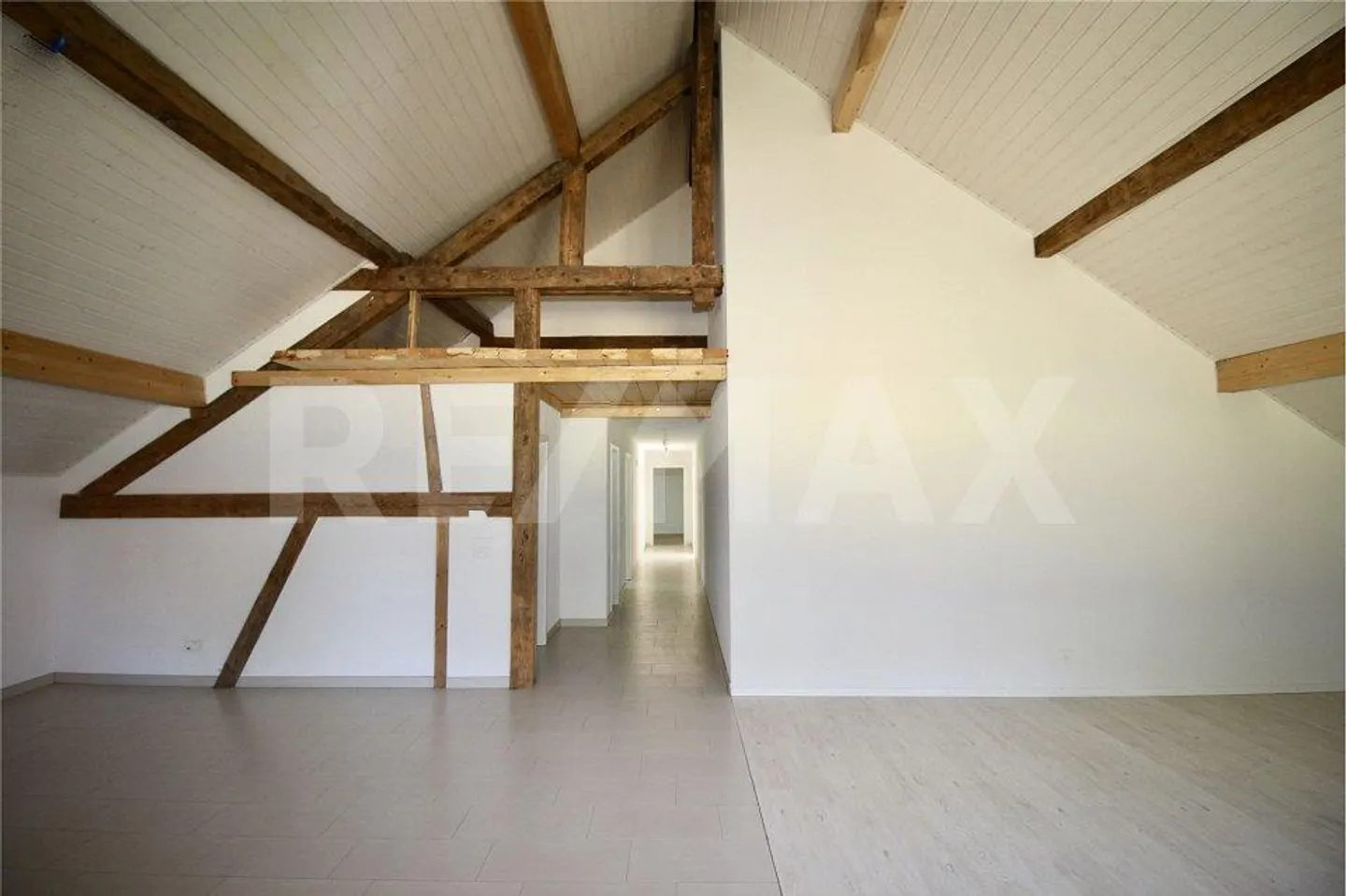 Außergewöhnliche Wohnung in renoviertem Bauernhaus mit Garten, nur einen Steinwurf von Estavayer-le-Lac entfernt - Foto 3 von 12