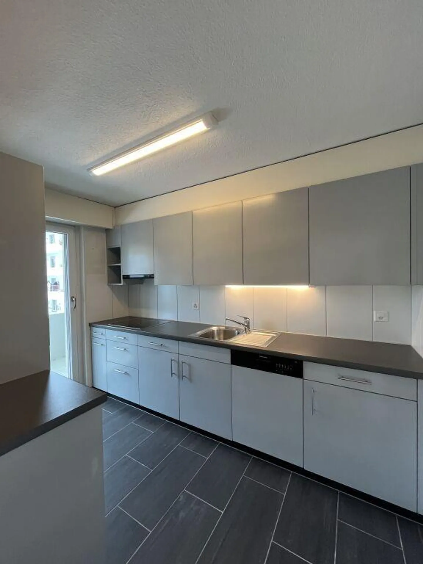 Preiswerte Wohnung mit Balkon - Foto 2 von 8
