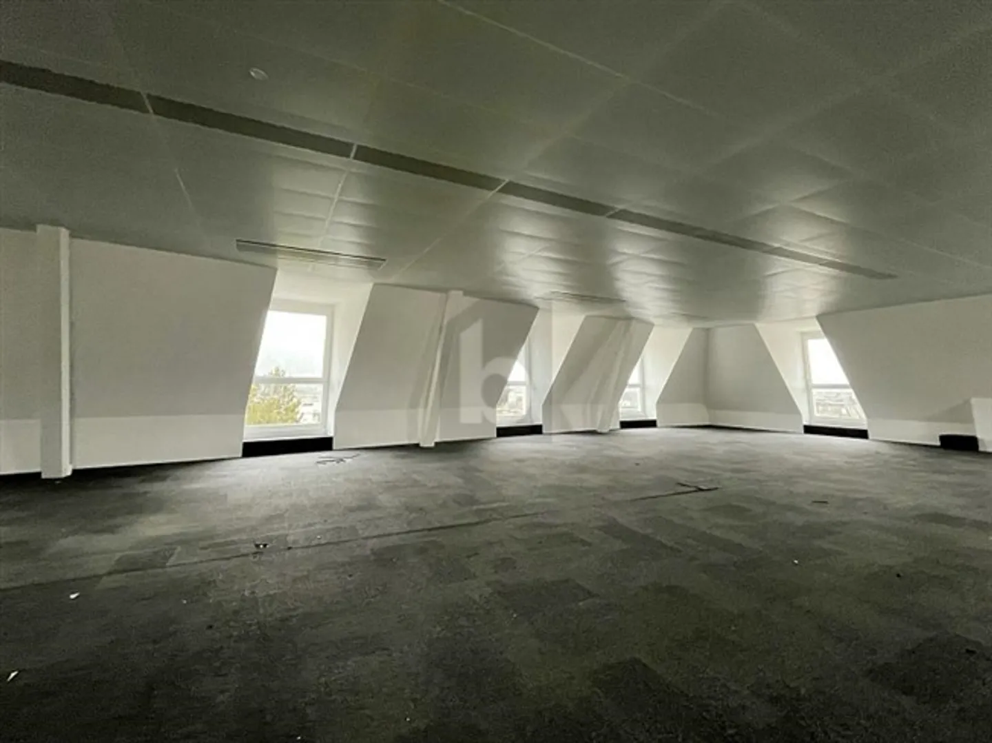 VERSATILE, CENTRALE CON VISTA SUL LAGO - Foto 2 di 6