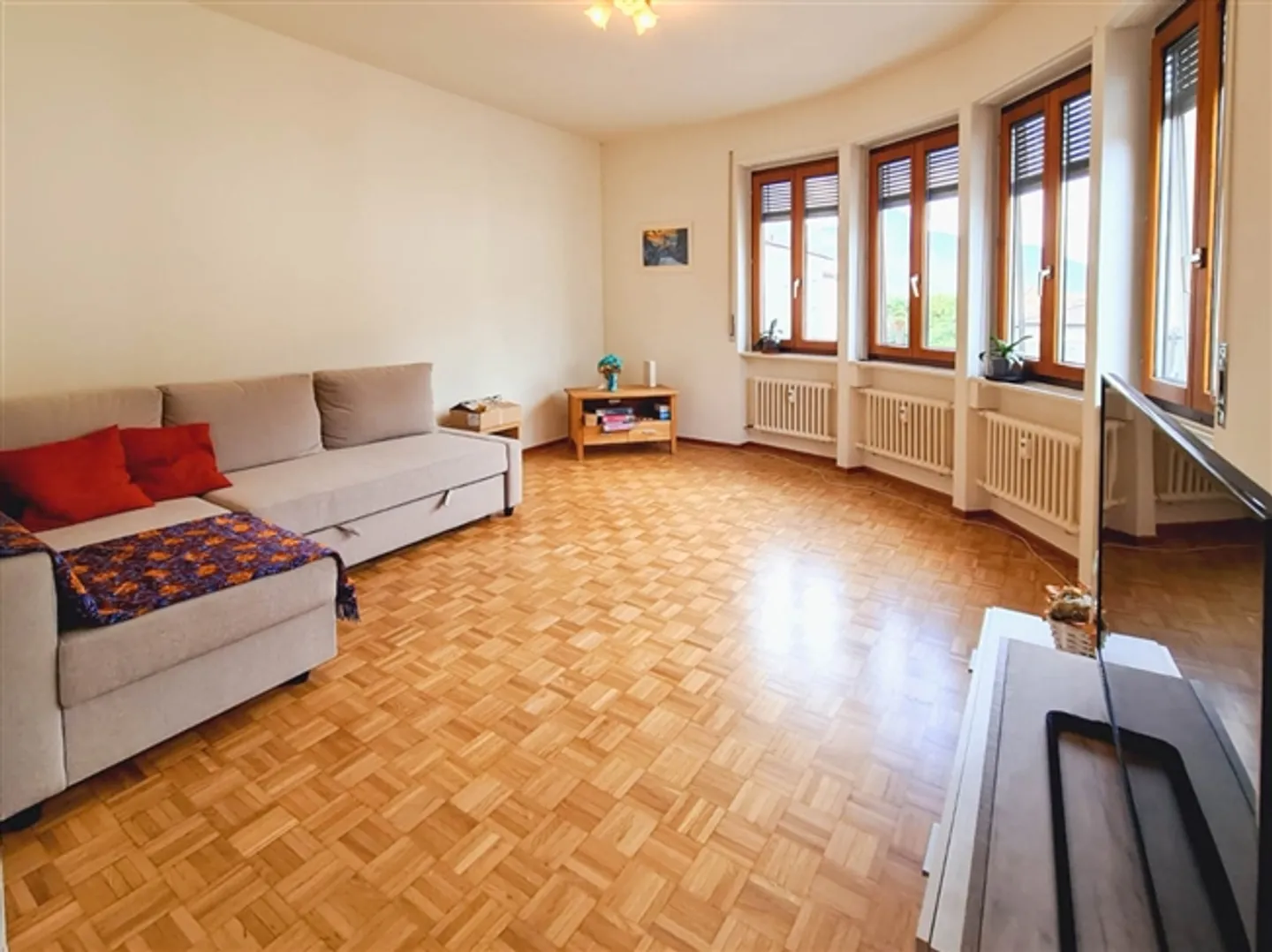 GRANDE APPARTEMENT DANS LE SECTEUR UNIVERSITAIRE - Photo 1 sur 8