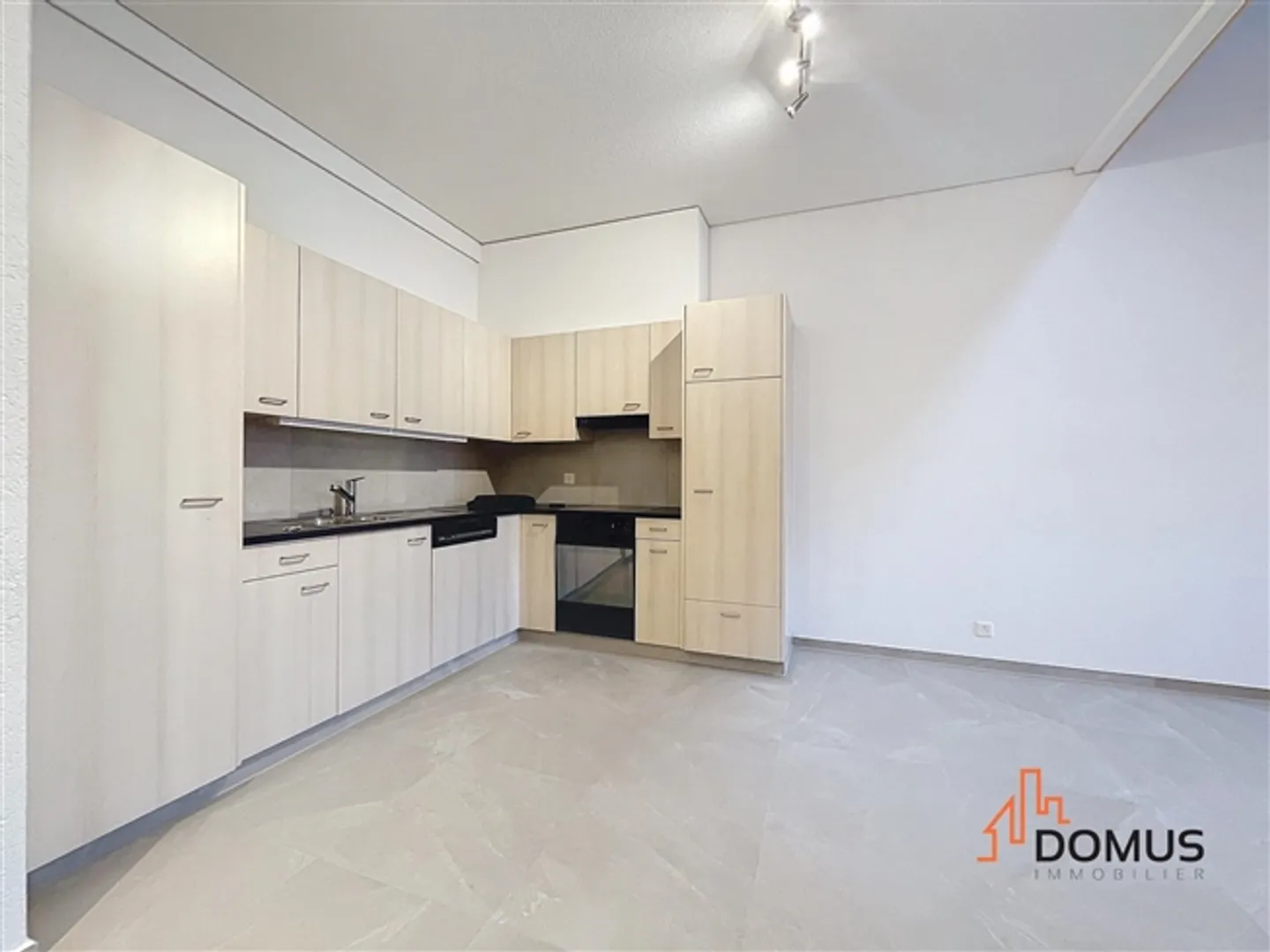 «Helle und komplett renovierte Wohnung» - Foto 3 von 6