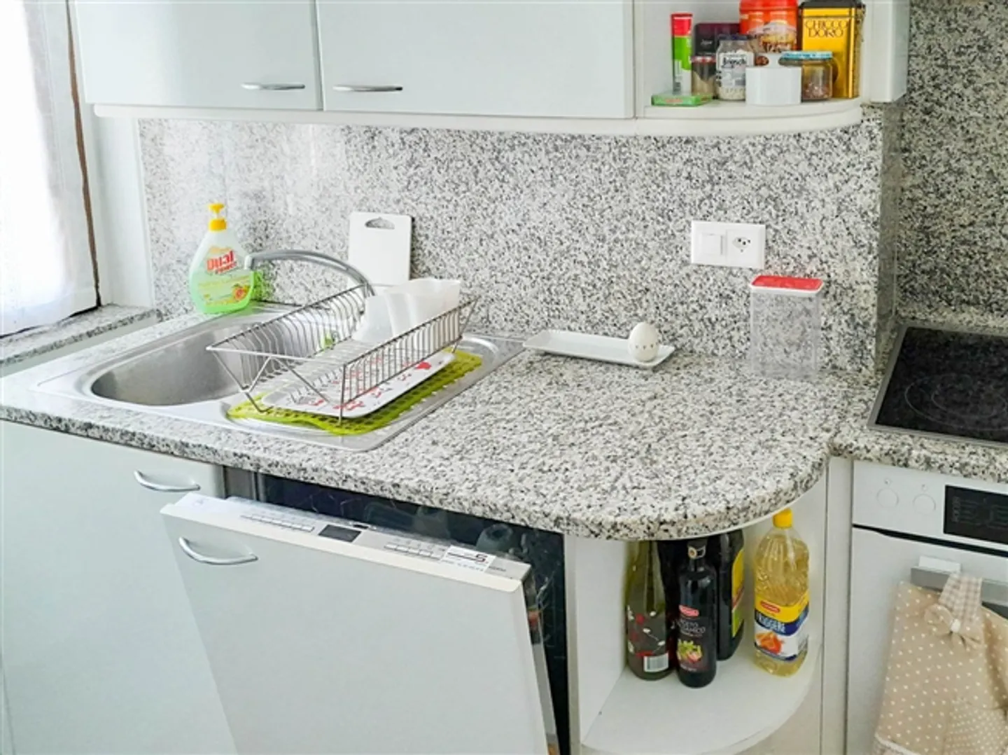 GRANDE APPARTEMENT DANS LE SECTEUR UNIVERSITAIRE - Photo 6 sur 8