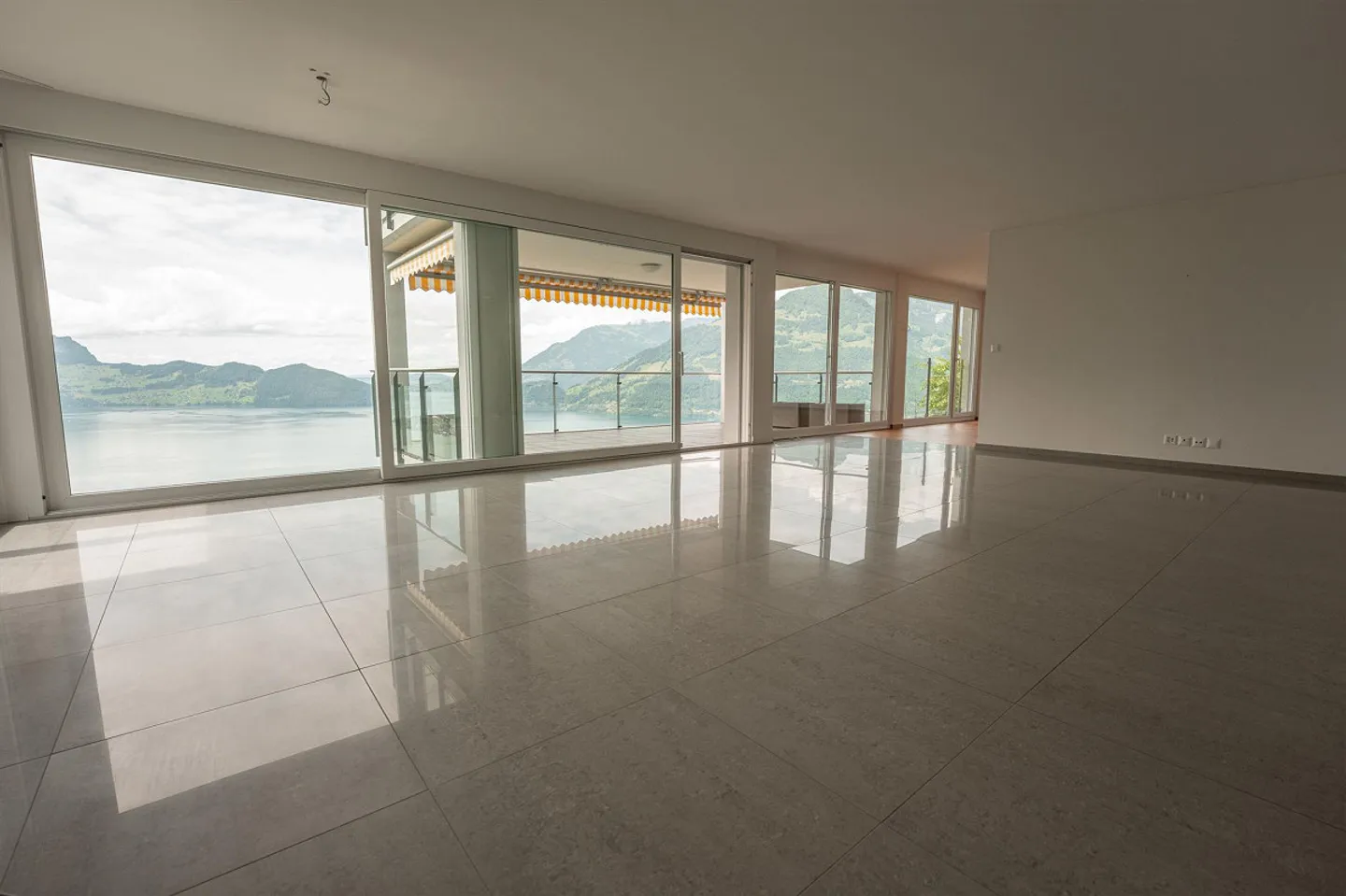 traumhafte 4.5-Zimmerwohnung mit Sicht auf See und Bergpanorama - Foto 7 von 21