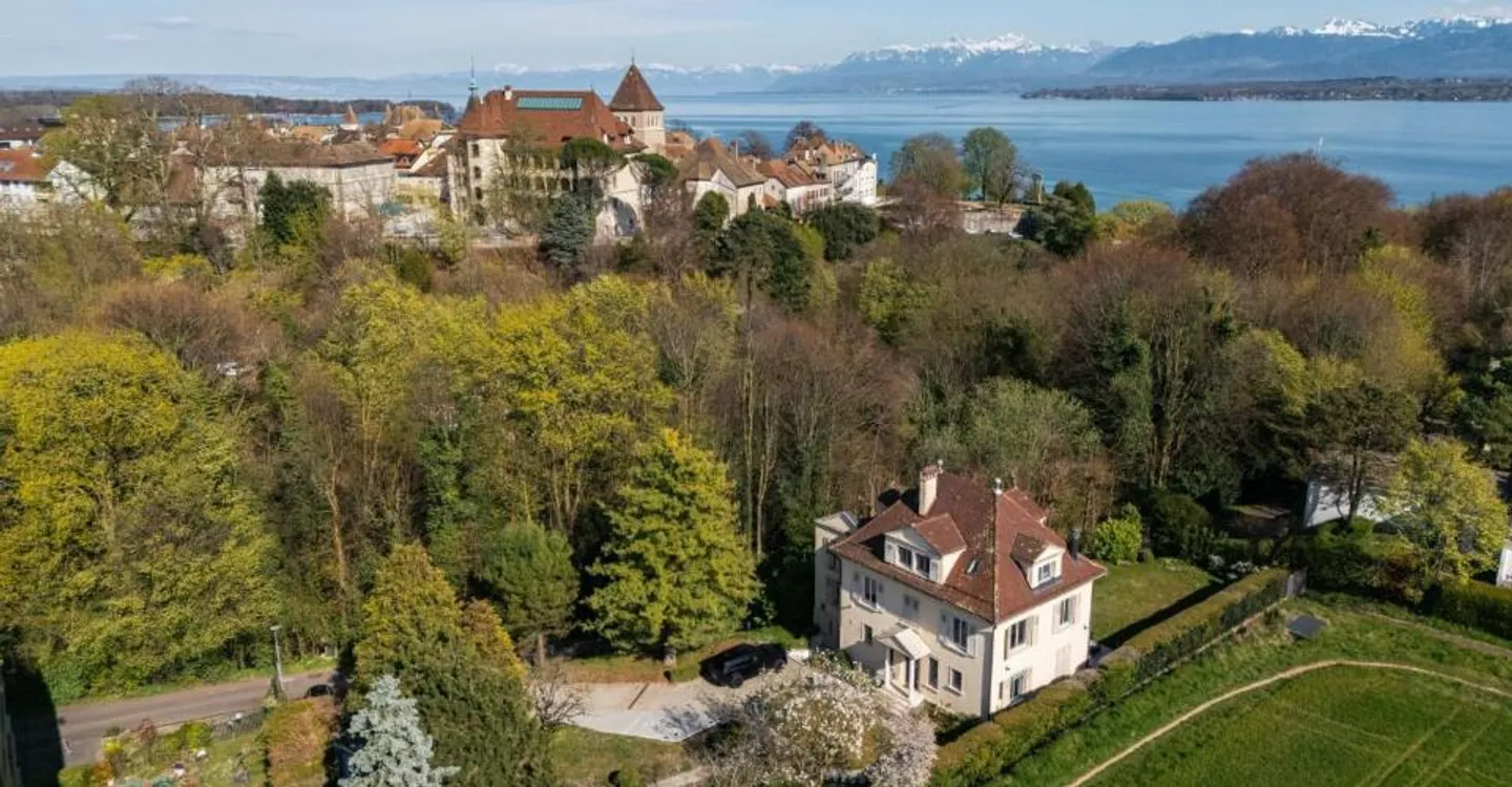 Elegant Villa Near Lake Nyon - Photo 1 of 11