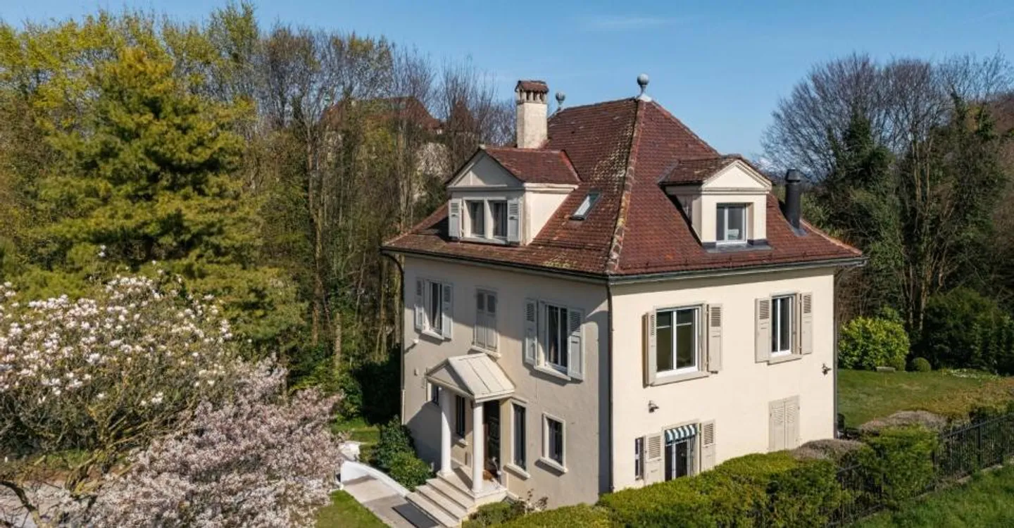 Elegant Villa Near Lake Nyon - Photo 2 of 11