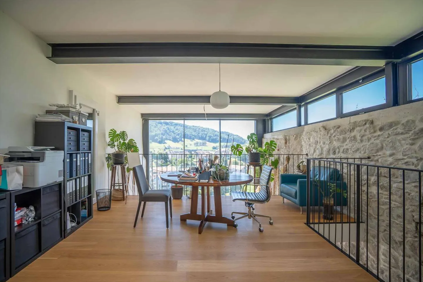 Exclusively - Exceptional Master House, Fully Renovated - Photo 3 of 6