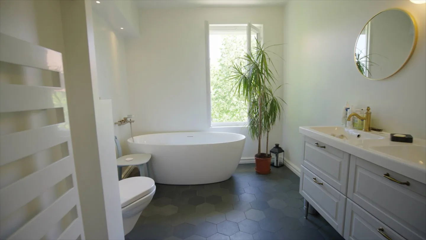 Exclusively - Exceptional Master House, Fully Renovated - Photo 5 of 6