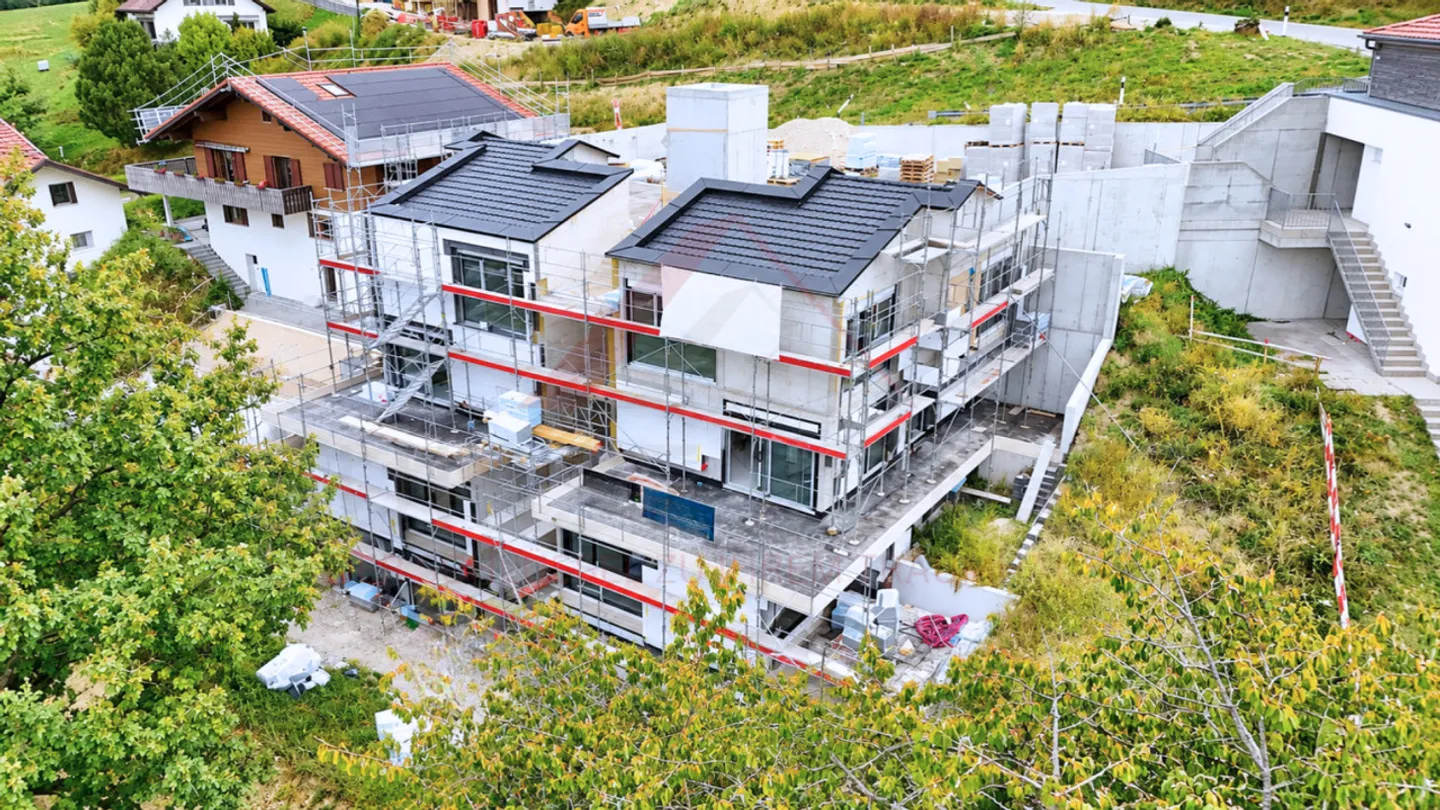 Living with a View - Modern 4.5-Room Villas in Plasselb - Photo 1 of 10