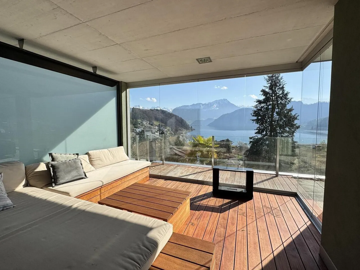 Luxuriöse Wohnung mit traumhafter Aussicht - Foto 1 von 6