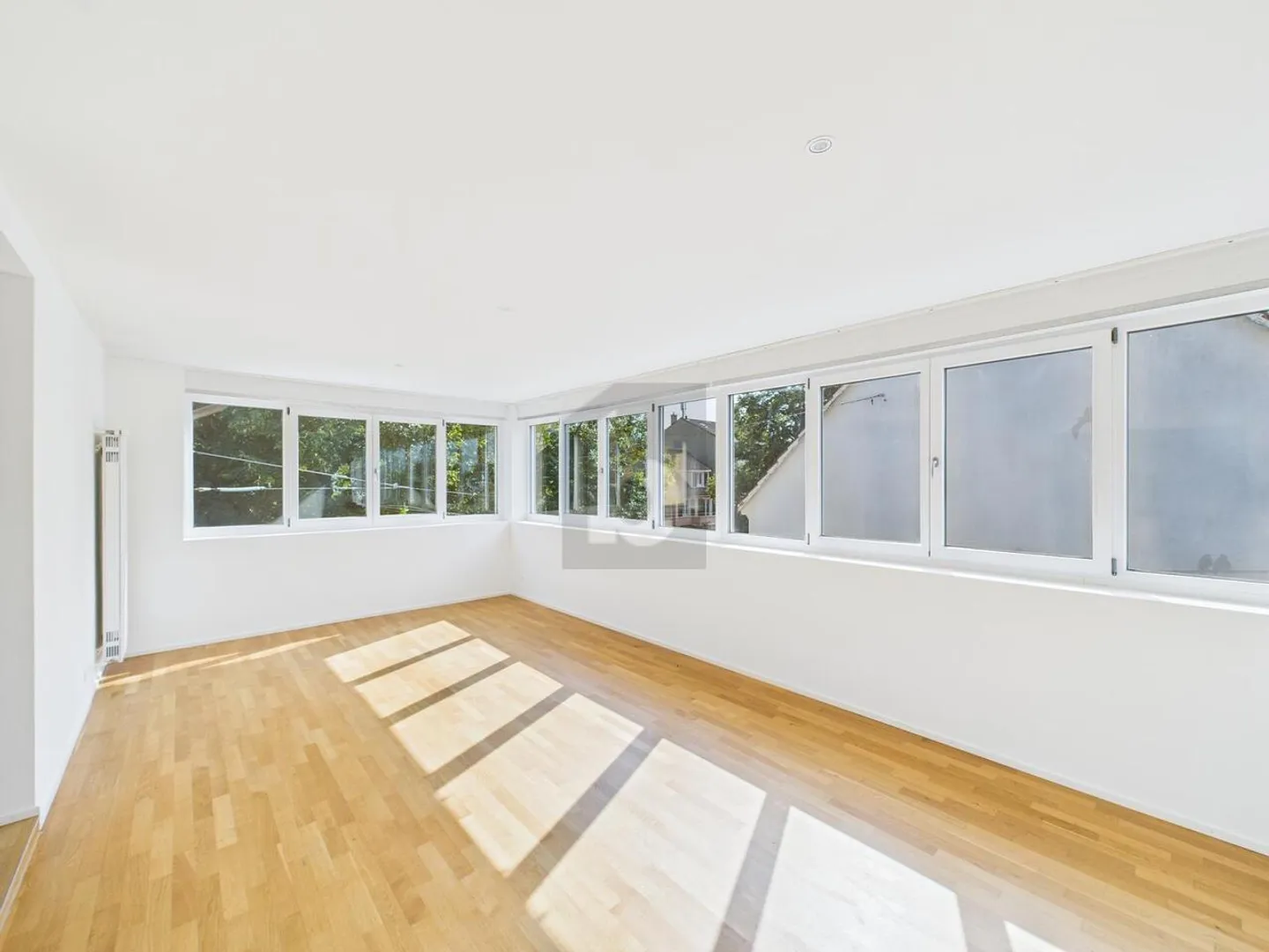 BRIGHT AND SPACIOUS WITH PLENTY OF ROOM TO LIVE - Photo 2 of 6