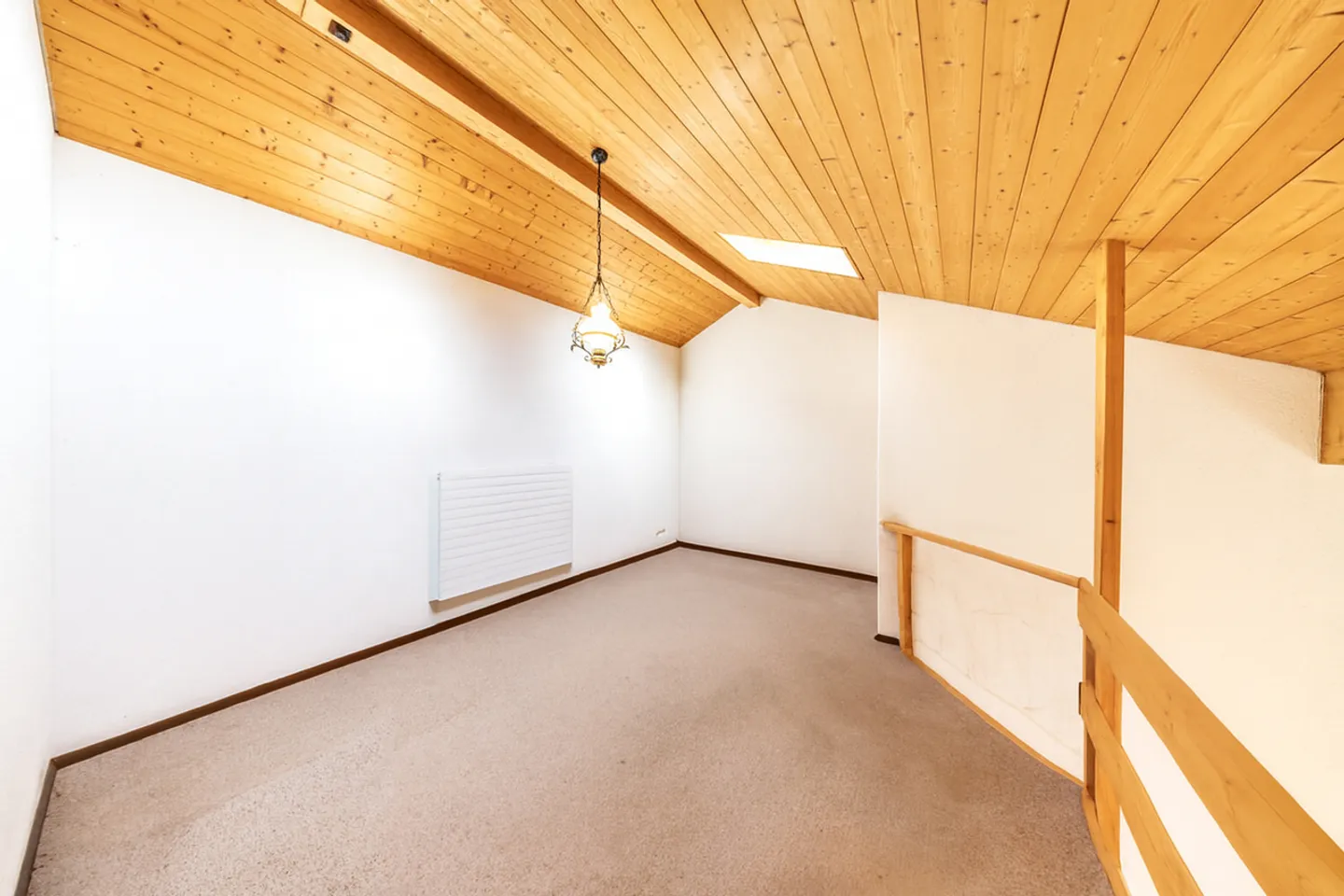 Charming Gallery Apartment in a Quiet Location - Photo 3 of 8