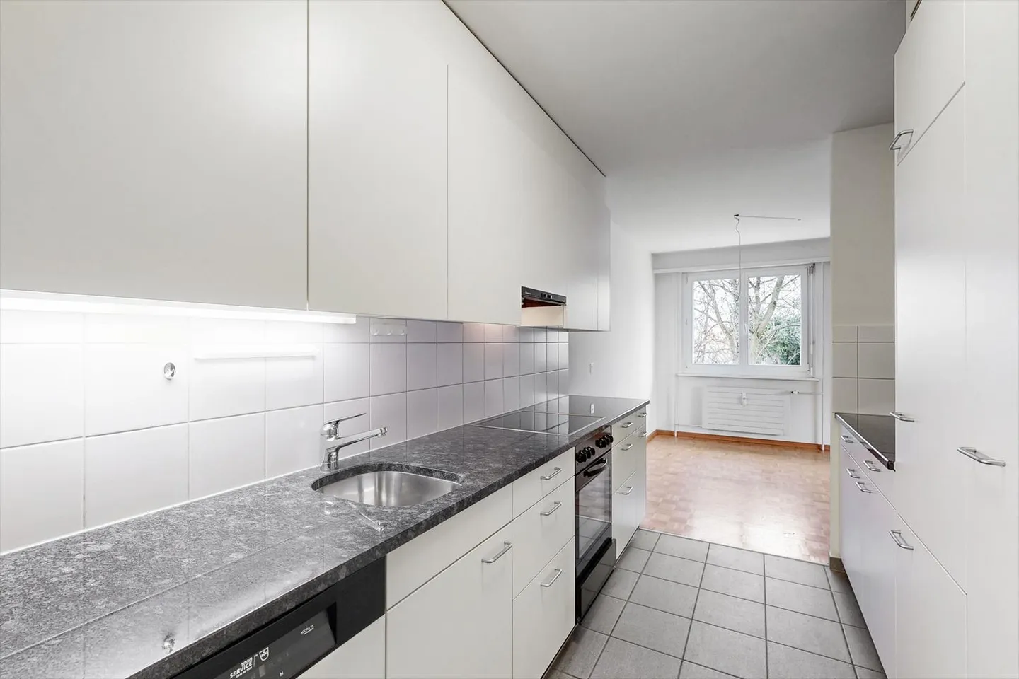 «++Sanierte Wohnung in ruhiger Grünlage mit grossem Balkon» - Foto 3 von 7