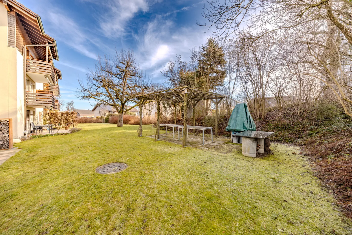 Charming Gallery Apartment in a Quiet Location - Photo 7 of 8