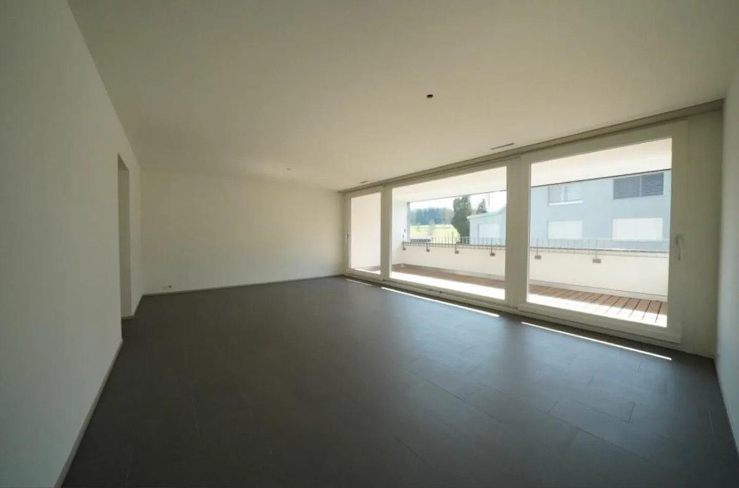 Family-friendly 3.5-room apartment with large balcony in Knonau - Photo 9 of 11