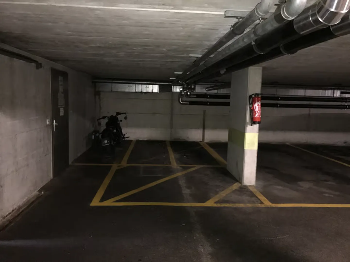 Posto auto interno per moto - Foto 3 di 3