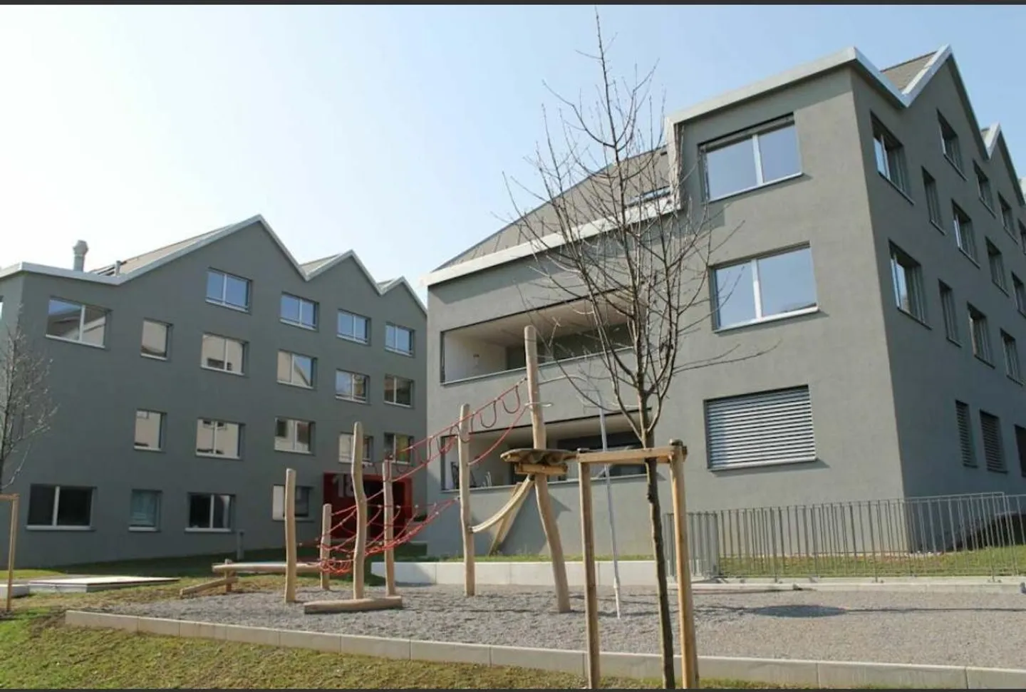 Family-friendly 3.5-room apartment with large balcony in Knonau - Photo 1 of 11