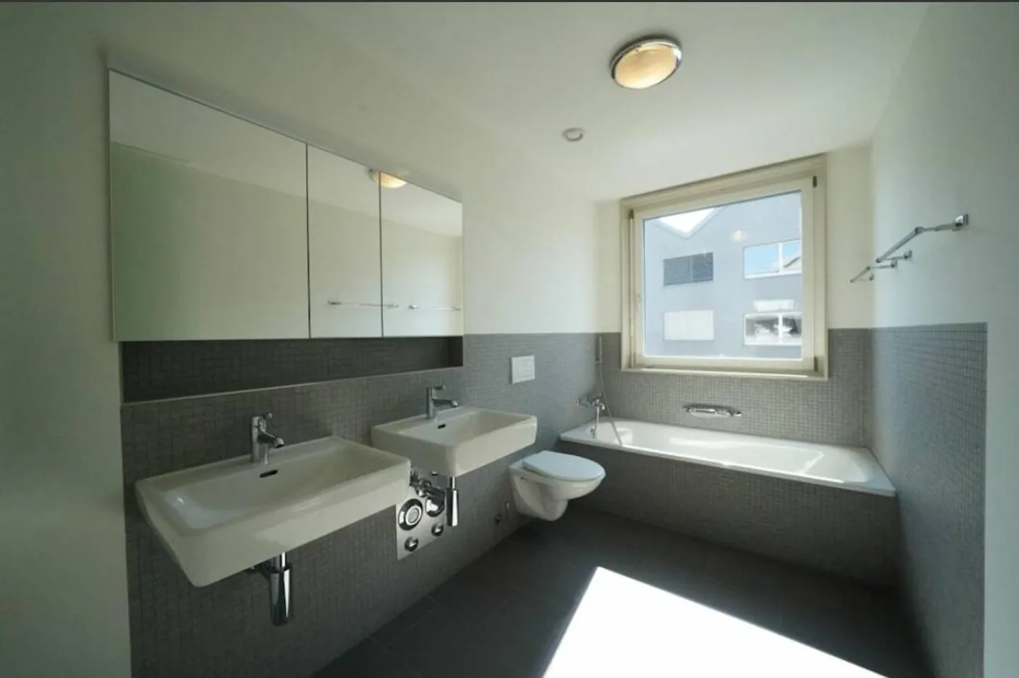 Family-friendly 3.5-room apartment with large balcony in Knonau - Photo 2 of 11